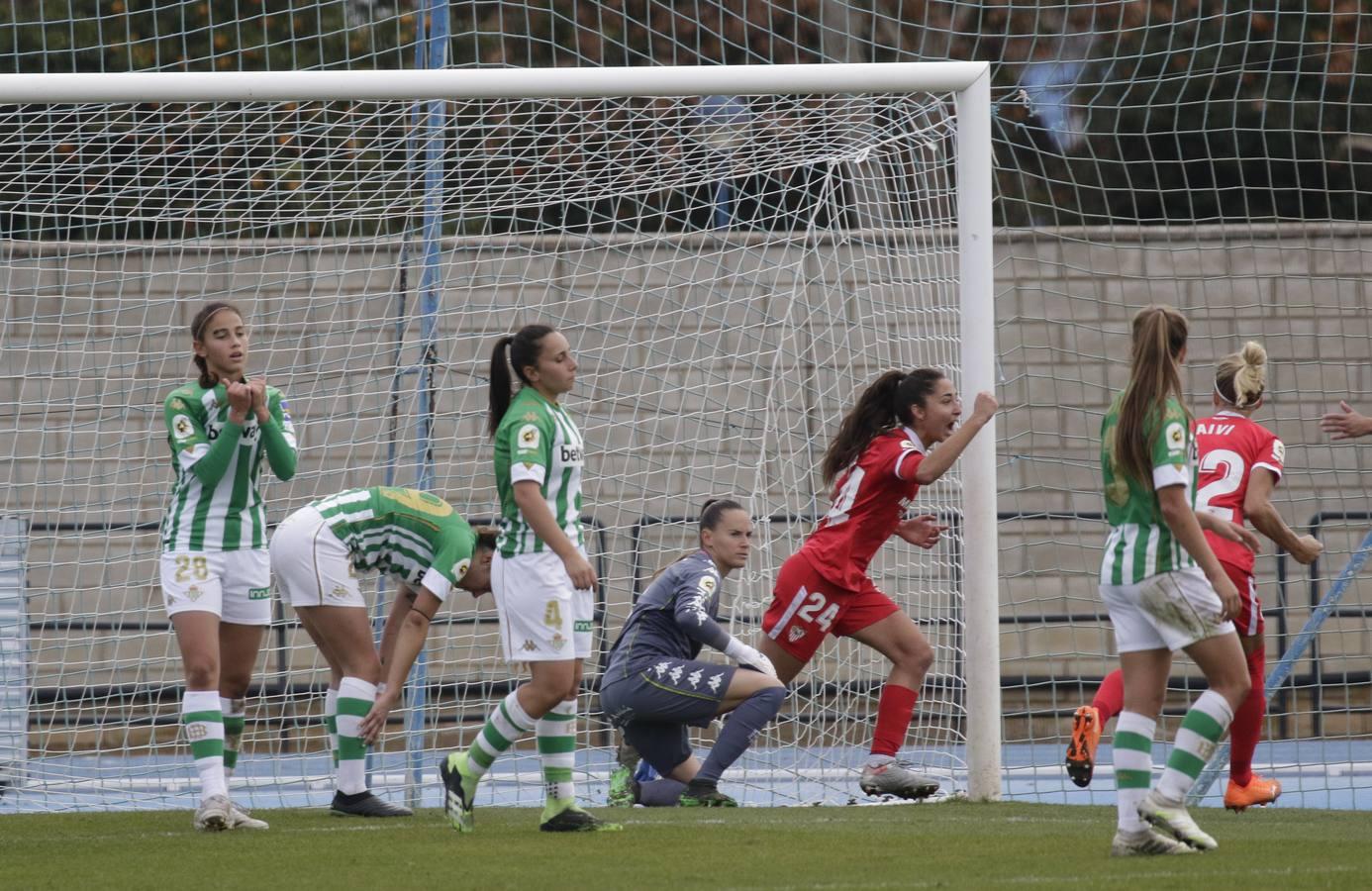 Las mejores imágenes del derbi entre el Betis Féminas y el Sevilla F.C.