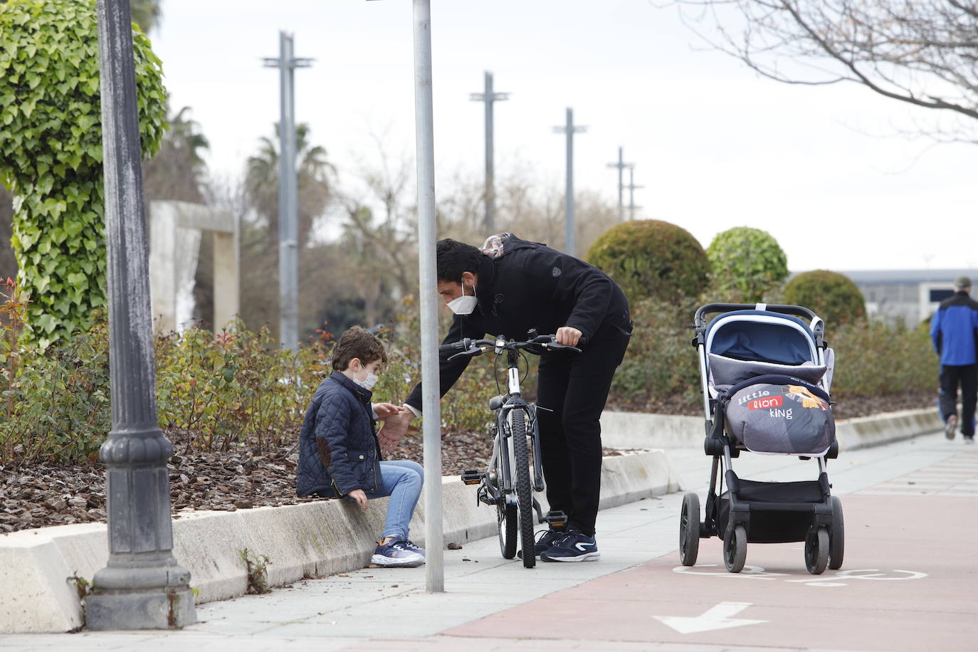 La ilusión de los niños cordobeses de la mañana de Reyes, en imágenes