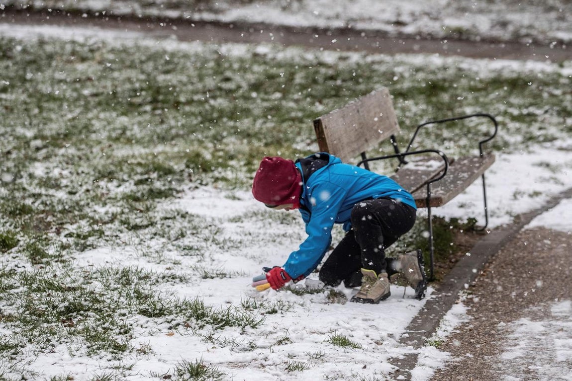 La nieve ha llegado a Madrid capital poco antes de las doce del mediodía. 