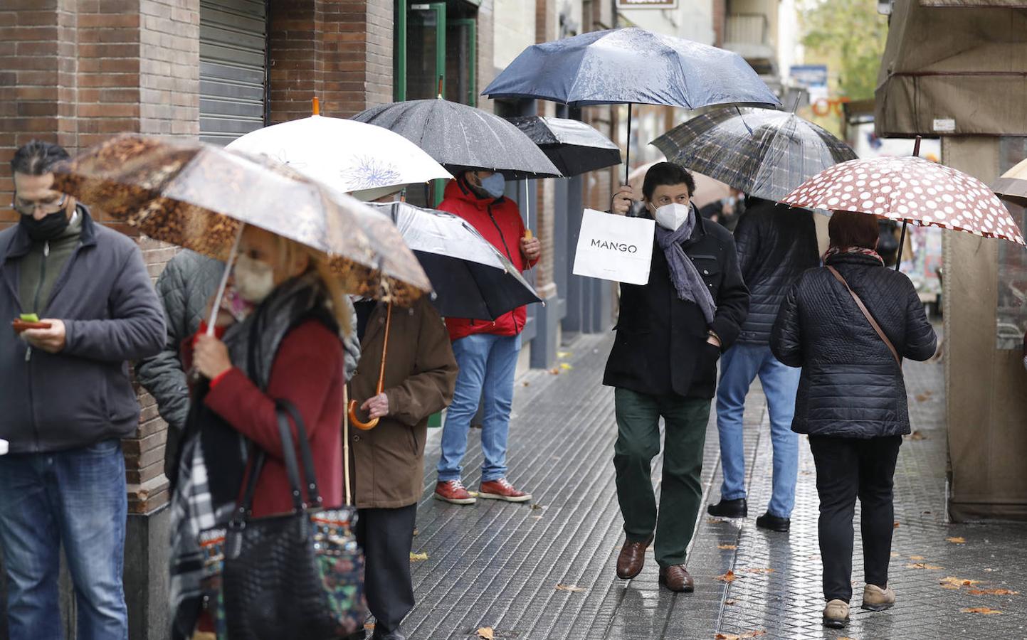 En imágenes, rebajas pasadas por agua en Córdoba