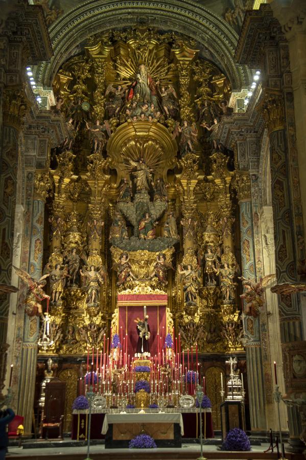 Altar de novena del Señor de Pasión