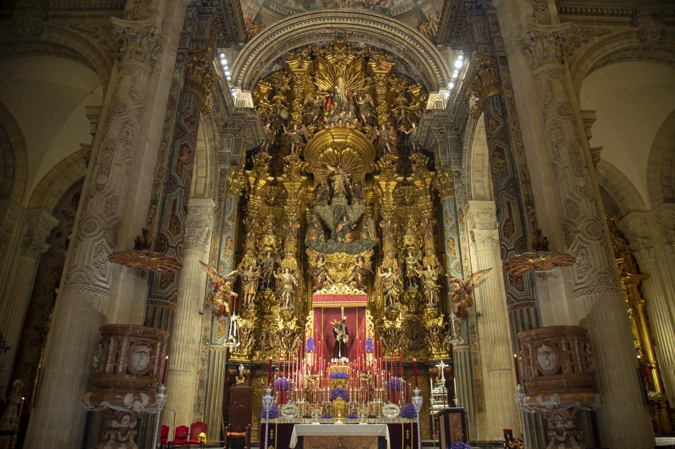 Altar de novena del Señor de Pasión