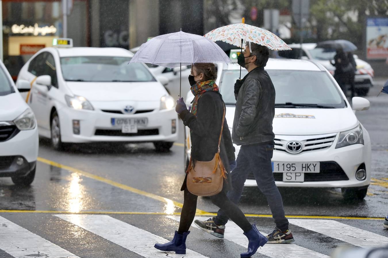 Las lluvias no han cesado durante toda el día en Sevilla