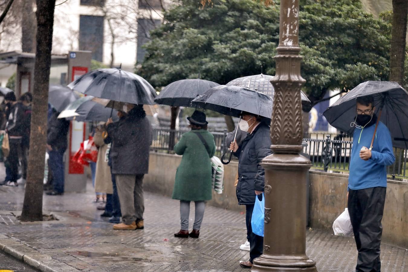 Las lluvias no han cesado durante toda el día en Sevilla