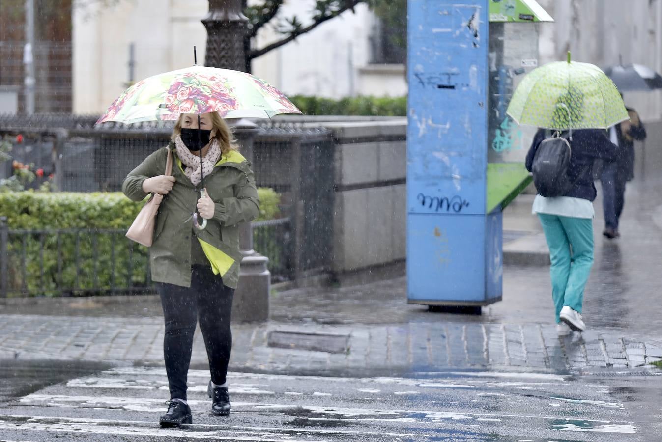 Las lluvias no han cesado durante toda el día en Sevilla