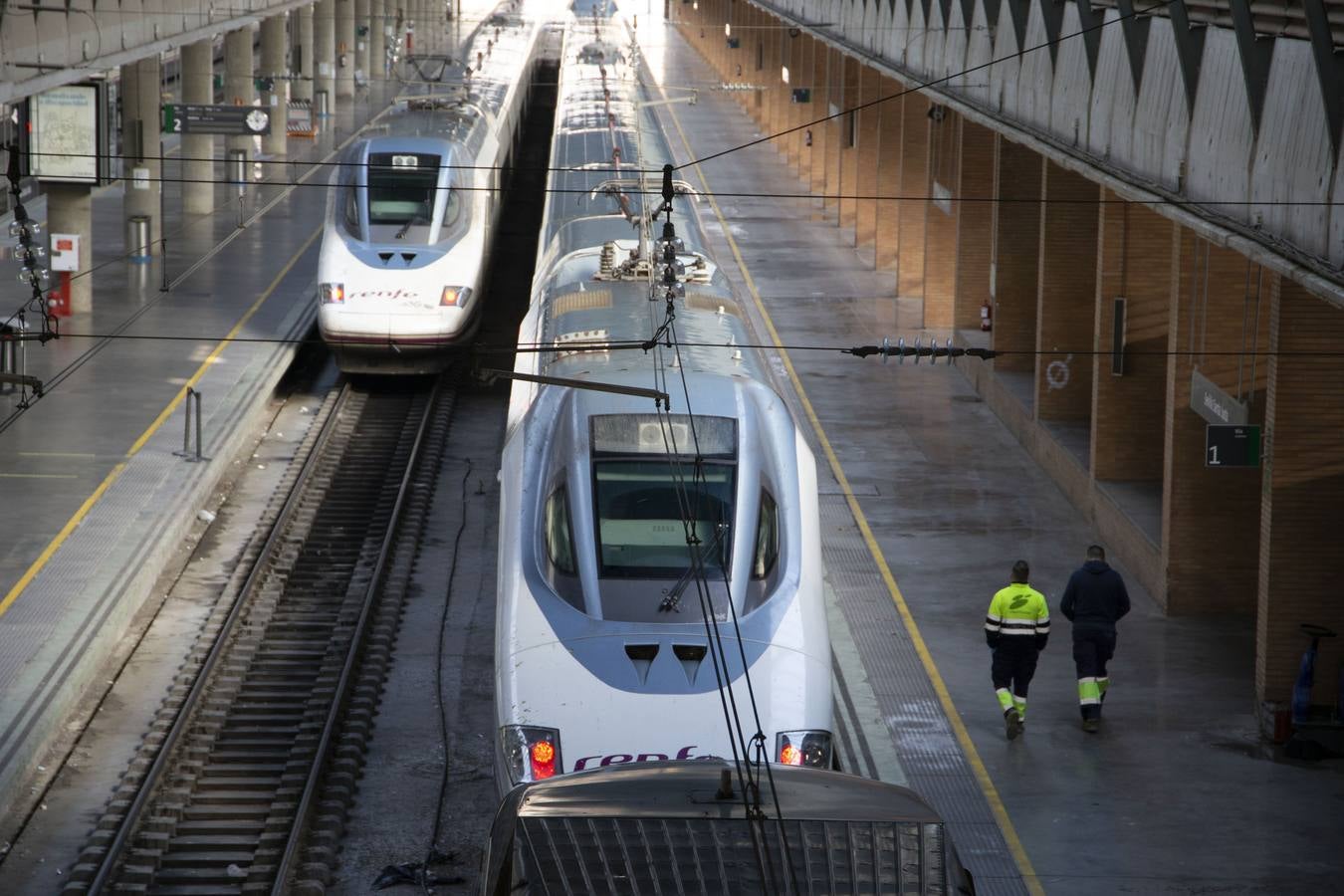 Colas en Santa justa tras reanudarse el servicio de AVE a Madrid