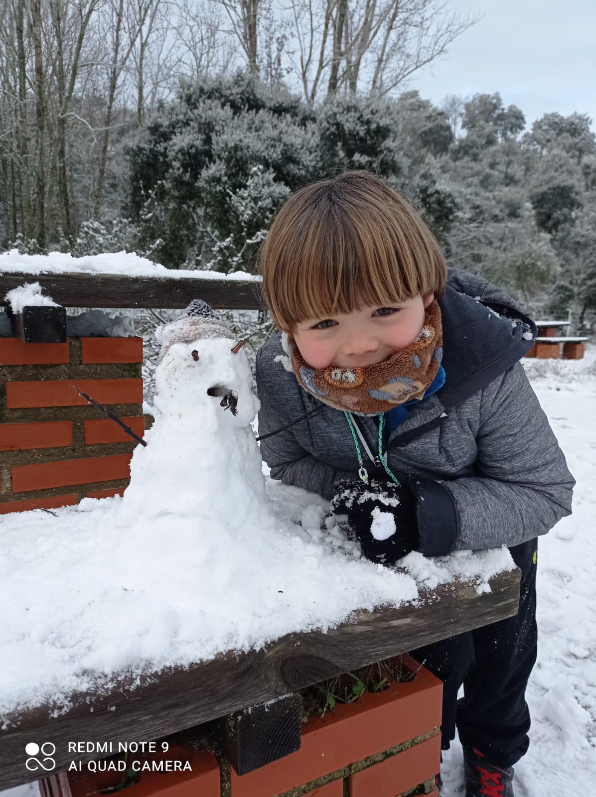 Jugando co la nieve en Constantina