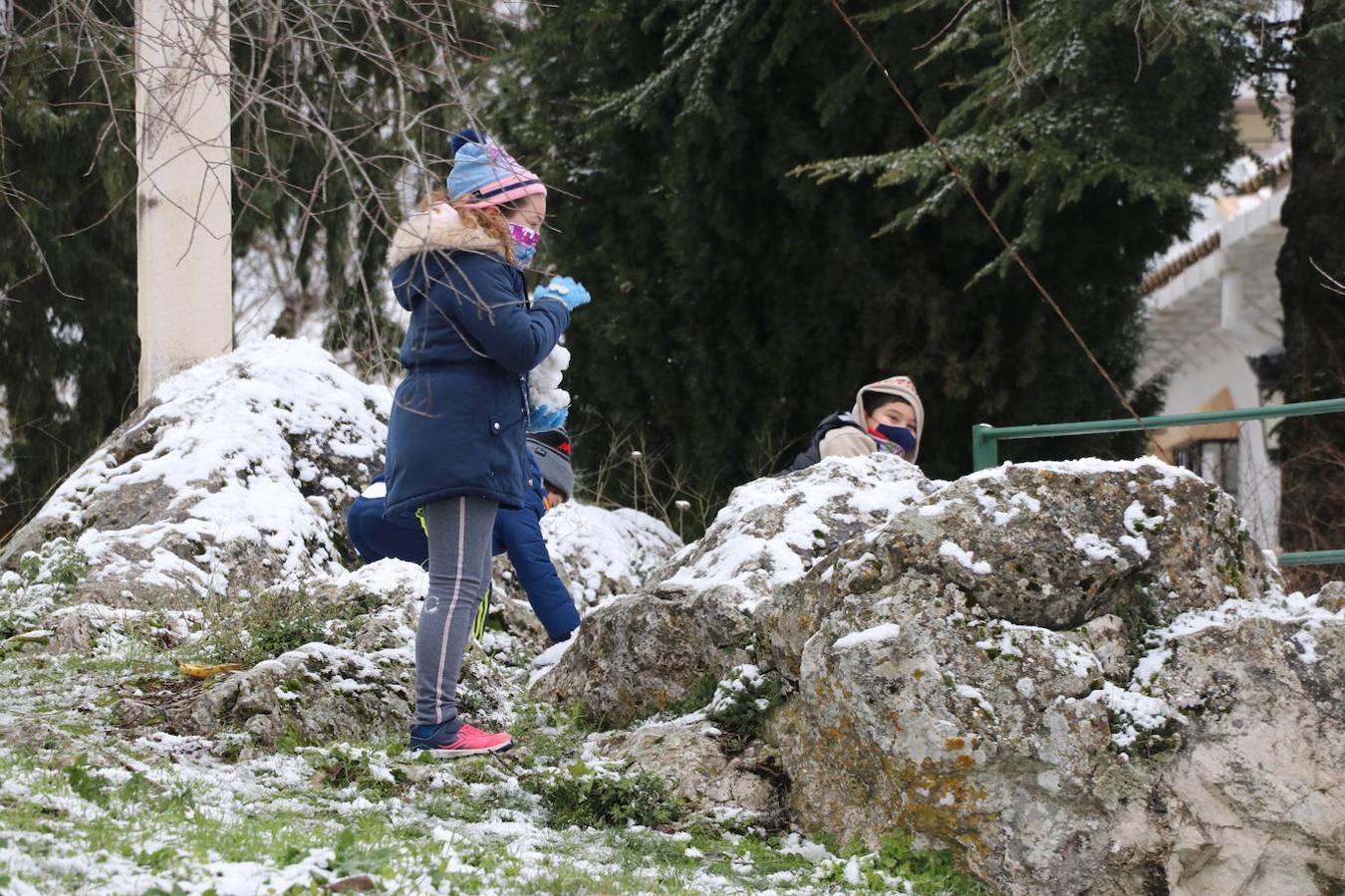 La nieve en la Sierra de Cabra este domingo, en imágenes