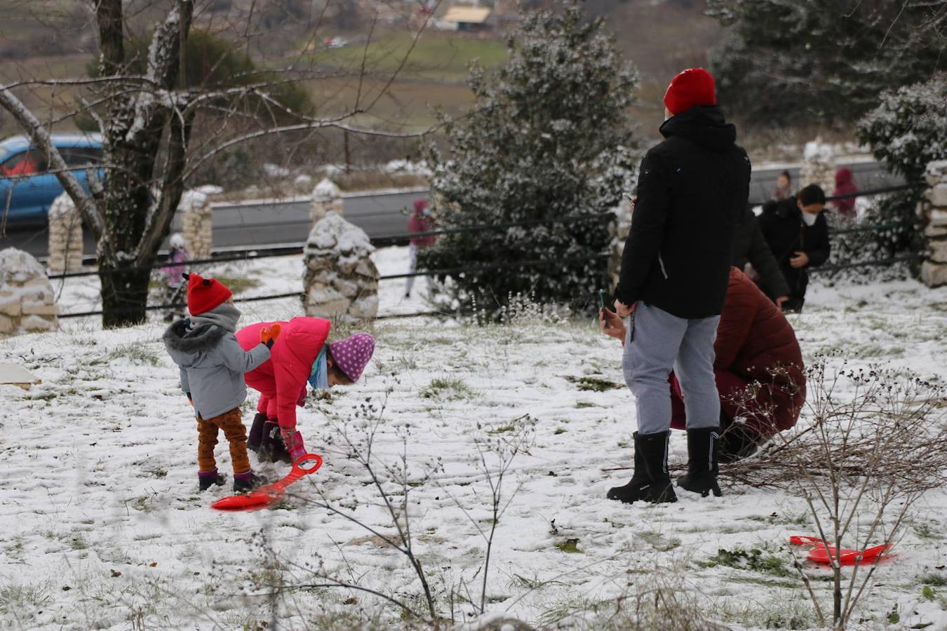 La nieve en la Sierra de Cabra este domingo, en imágenes