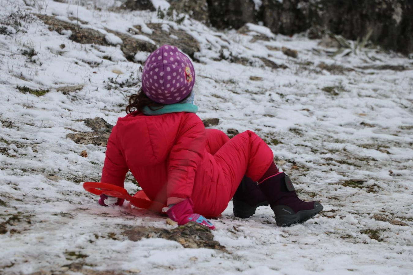 La nieve en la Sierra de Cabra este domingo, en imágenes