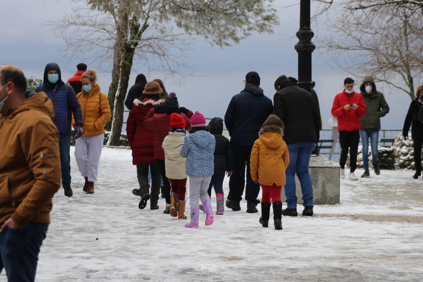 La nieve en la Sierra de Cabra este domingo, en imágenes