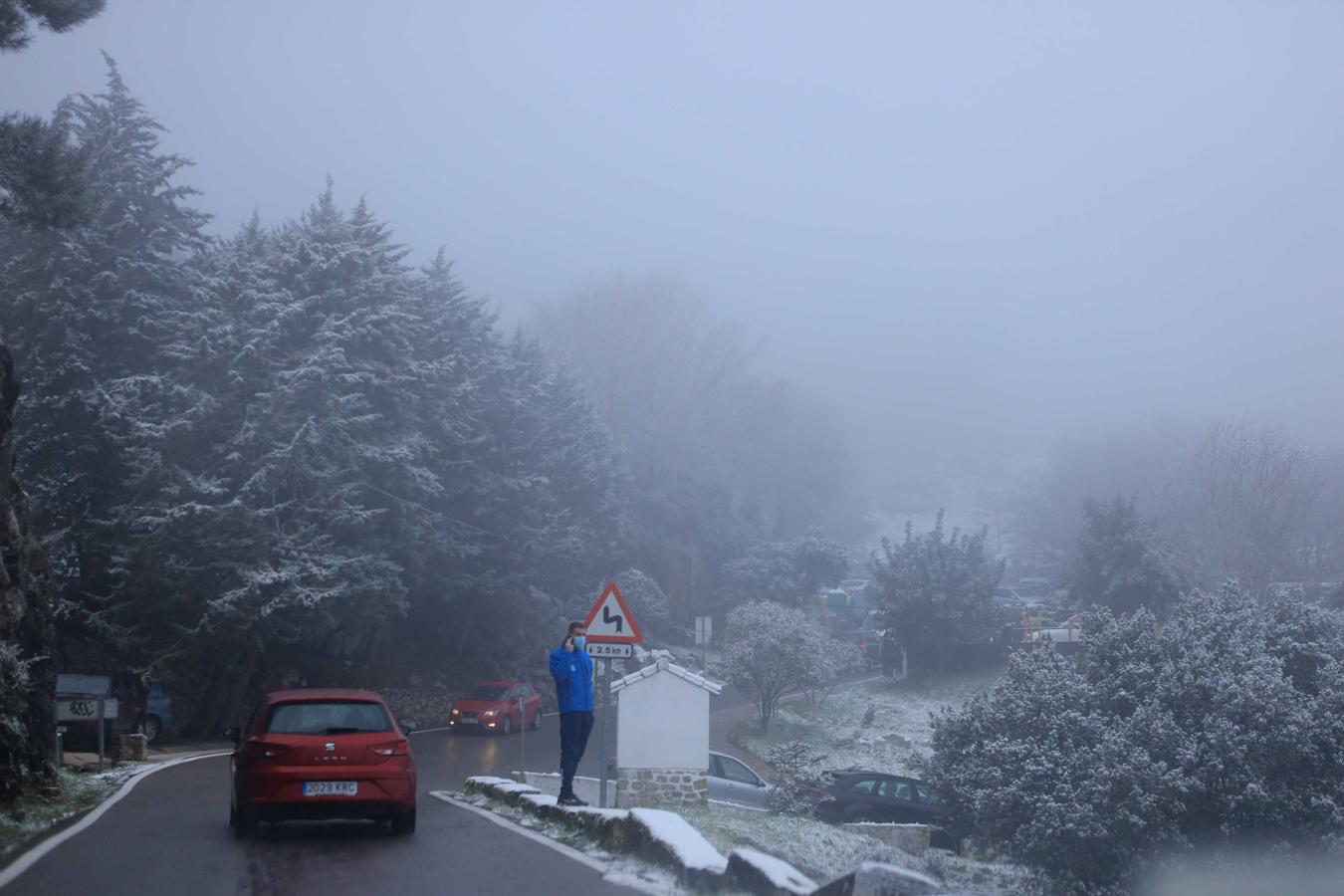 FOTOS: Grazalema se cubre de nieve