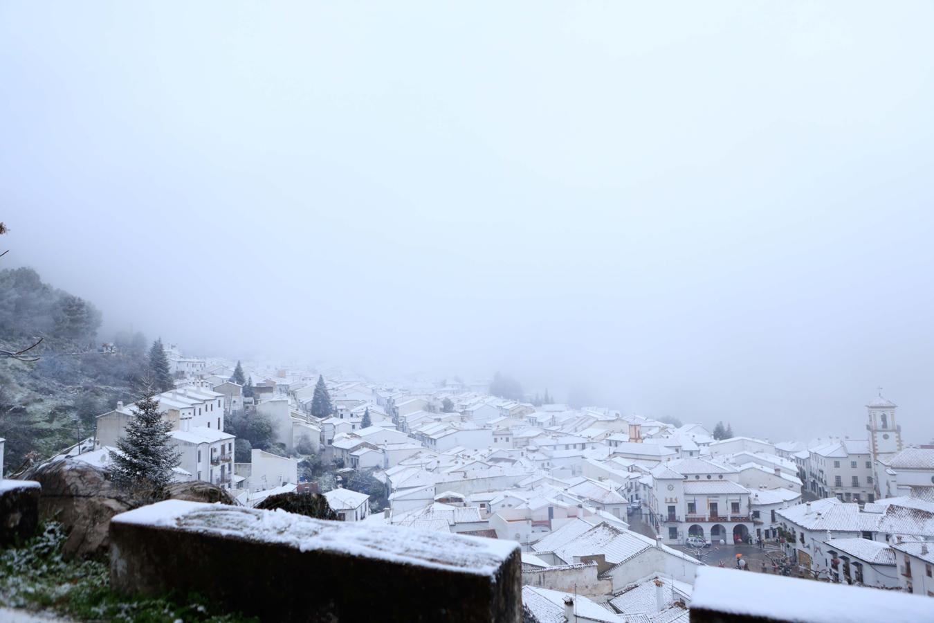 FOTOS: Grazalema se cubre de nieve