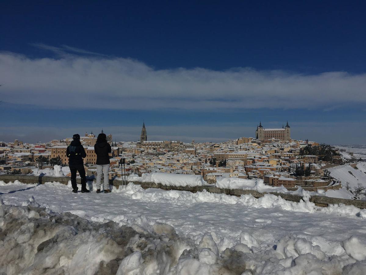 La belleza de Toledo nevado desde el Valle