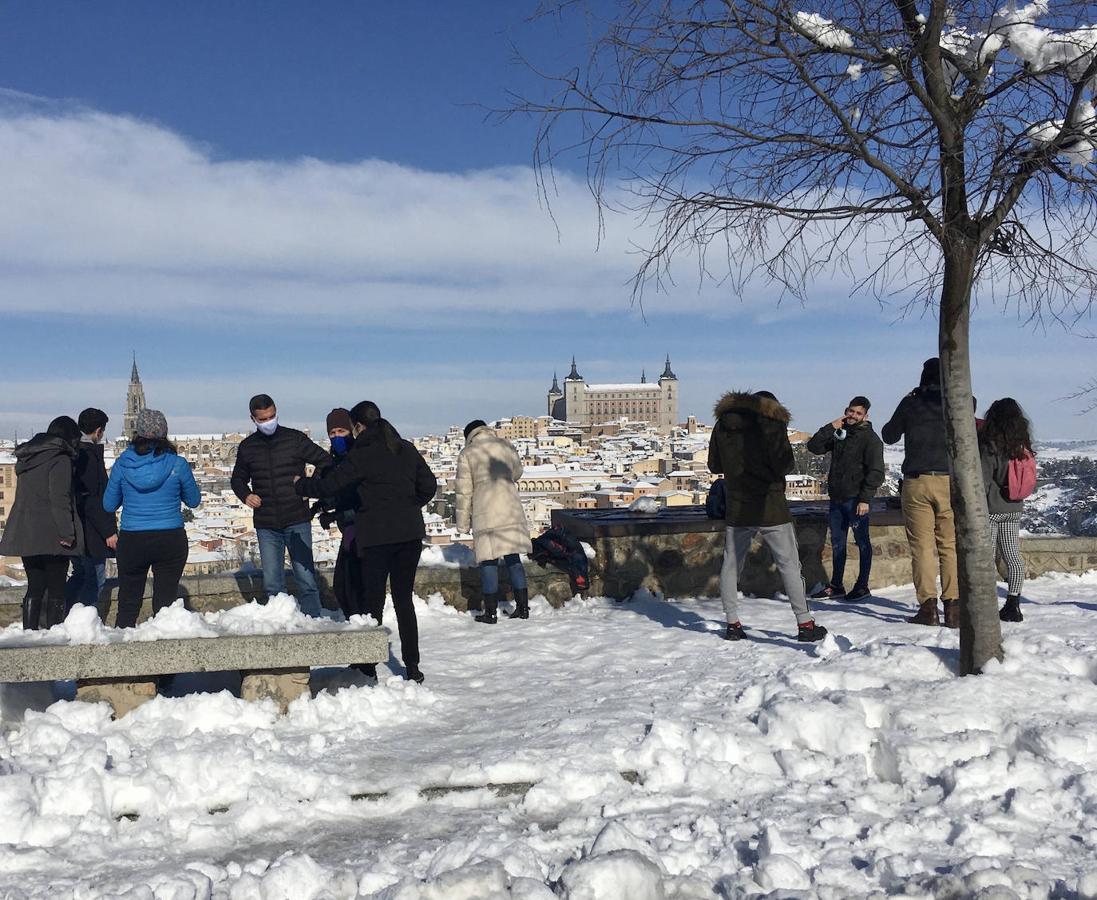 La belleza de Toledo nevado desde el Valle