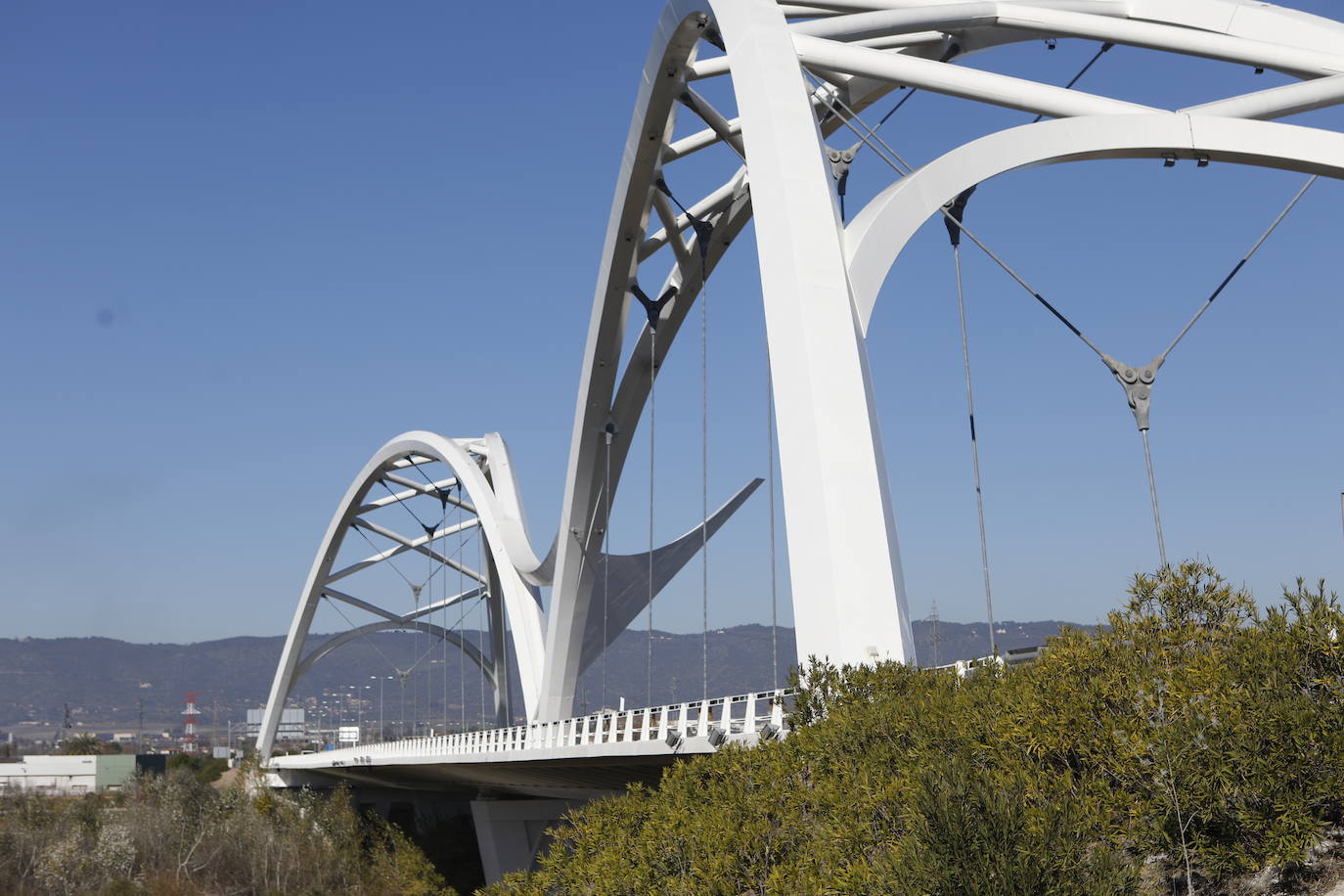 El esbelto aspecto del puente de Ibn Firnás de Córdoba que cumple 10 años, en imágenes