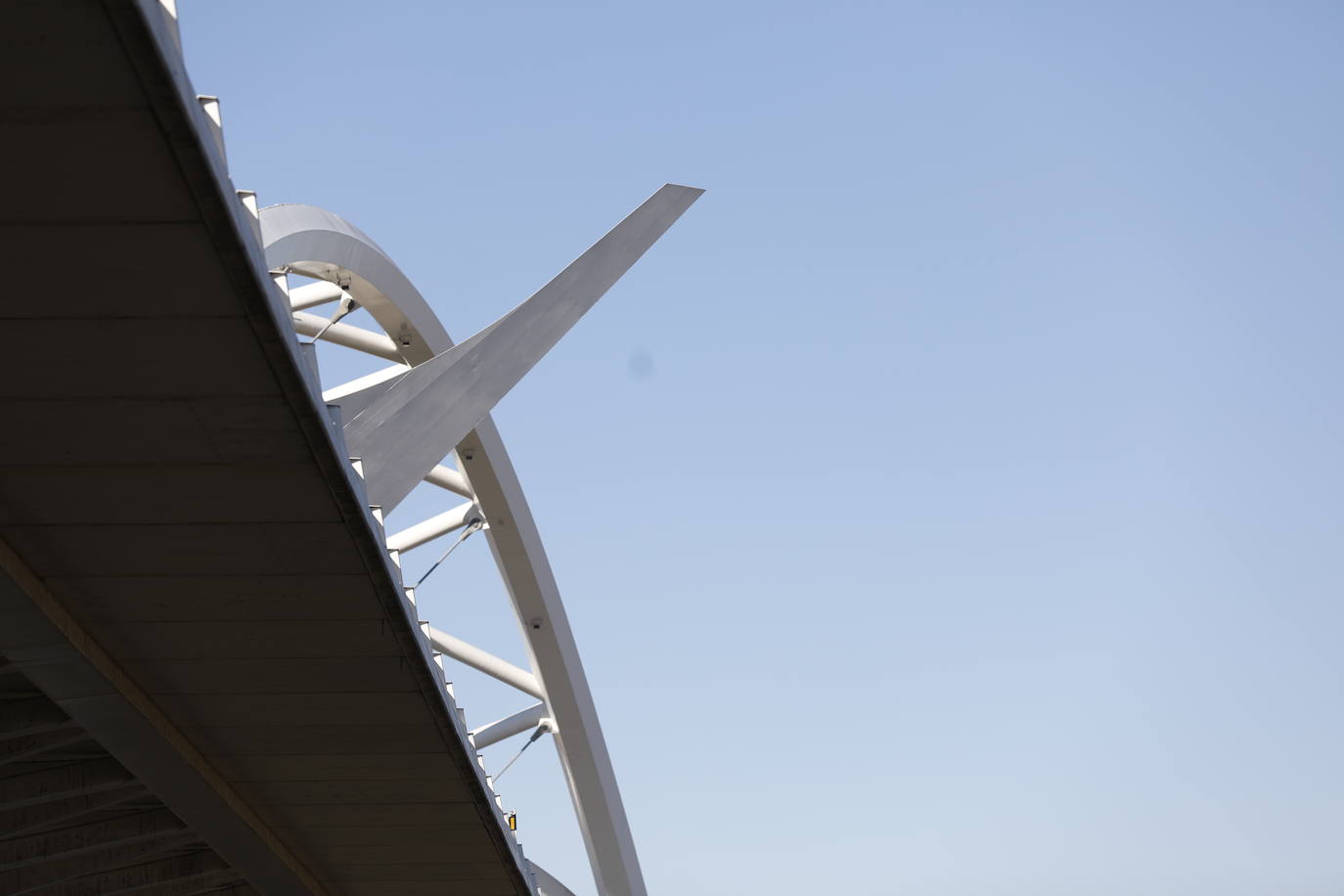 El esbelto aspecto del puente de Ibn Firnás de Córdoba que cumple 10 años, en imágenes