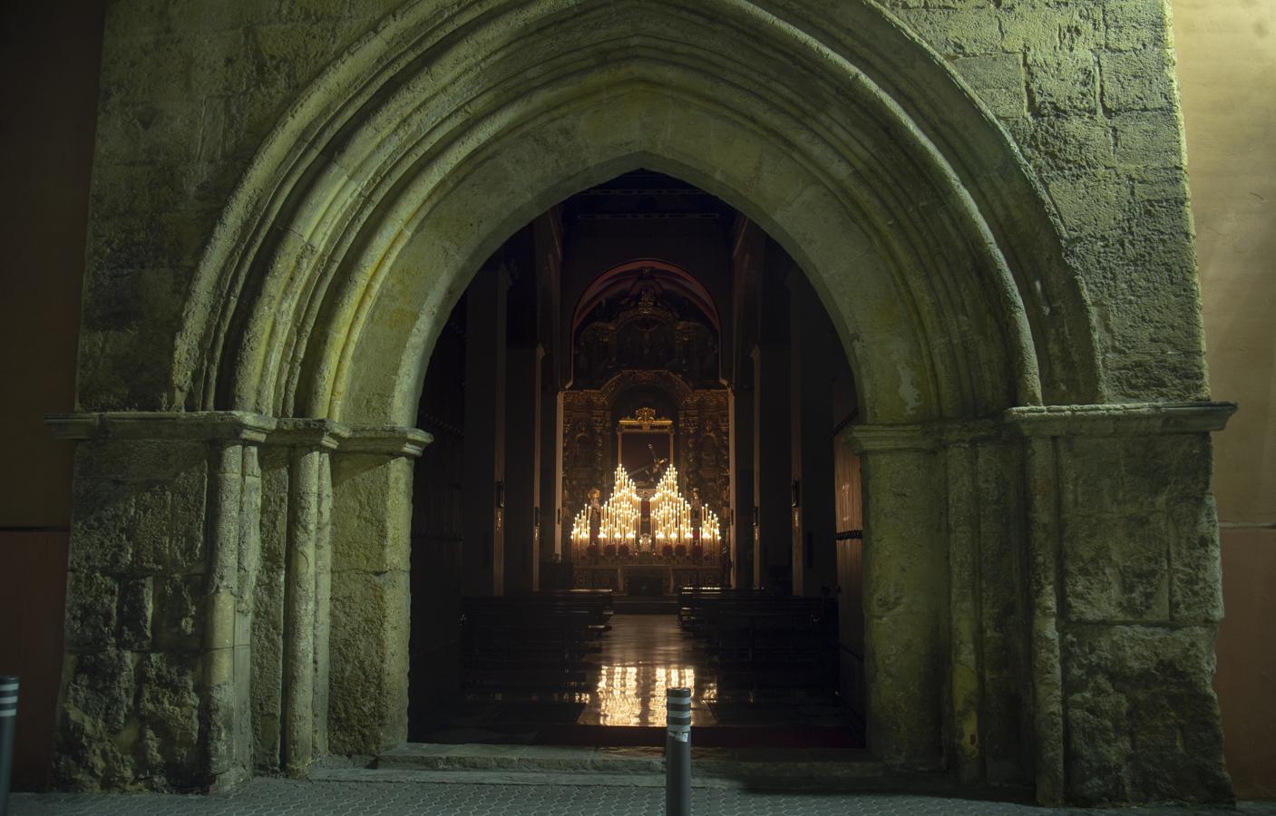 Los titulares de las Penas, a la luz de las velas