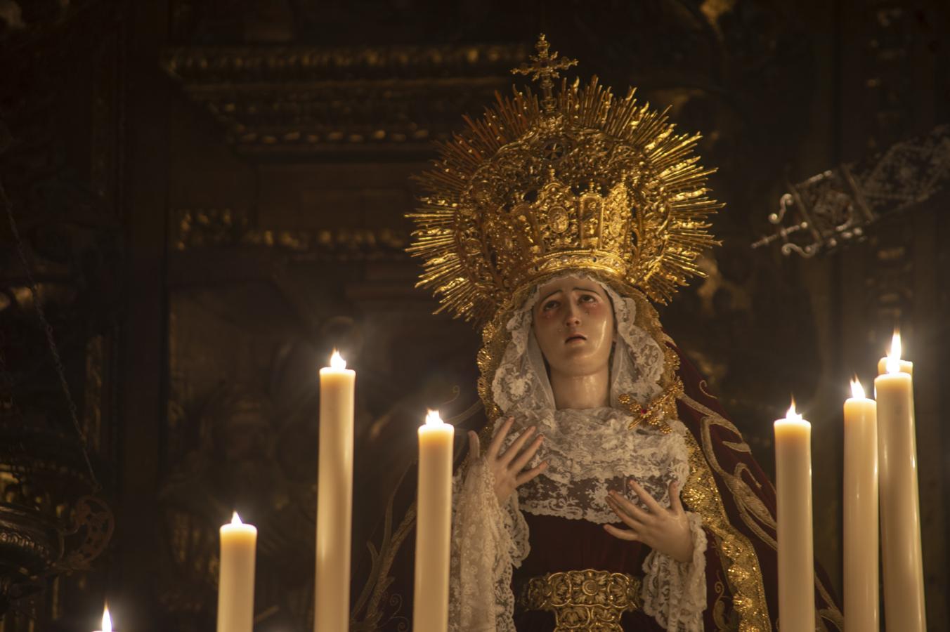 Los titulares de las Penas, a la luz de las velas