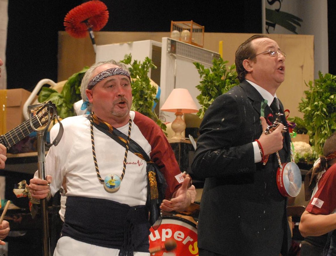 La unión entre Manolo Santander y El Libi, con 'El movimiento del 36', acabó en la final... y descalificada por cantar 13 en la presentación