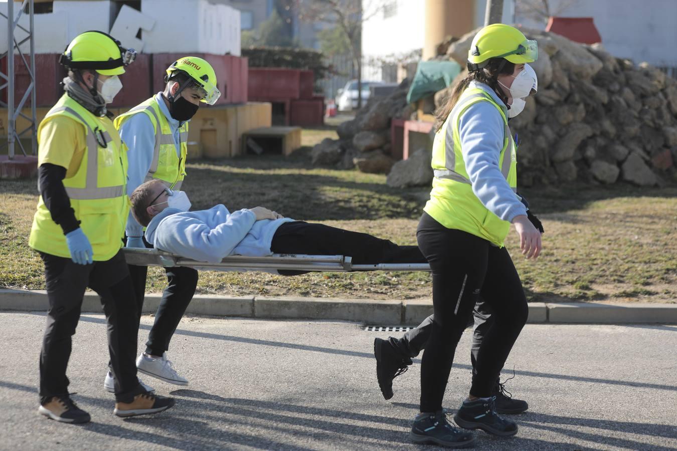 En imágenes, simulacro de actuación en la Escuela de Emergencias SAMU