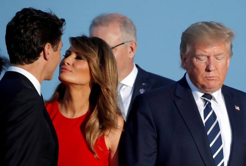 La primera dama. La primera dama Melania Trump besa al primer ministro de Canadá, Justin Trudeau, junto al presidente de los Estados Unidos, Donald Trump