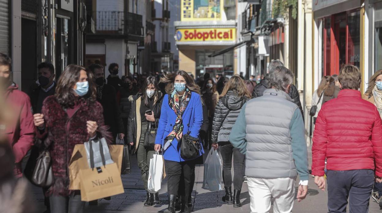 En imágenes, los sevillanos disfrutan del sábado antes de las nuevas restricciones