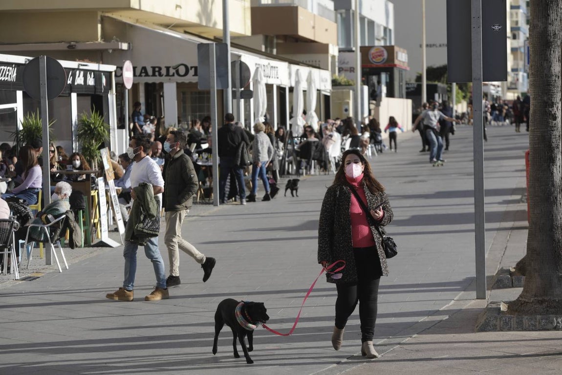 Ambiente en Cádiz horas antes del inicio de las nuevas restricciones