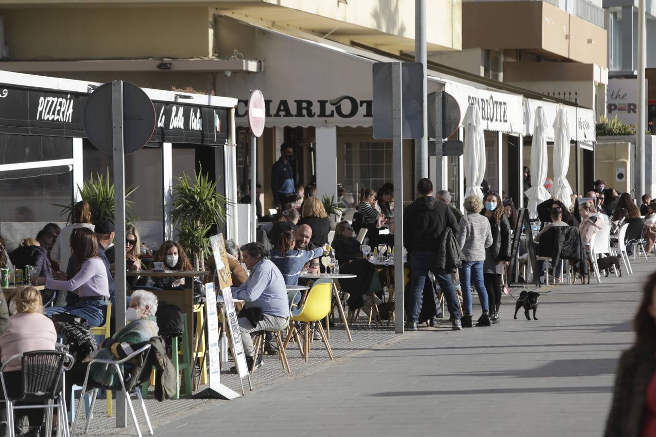 Ambiente en Cádiz horas antes del inicio de las nuevas restricciones