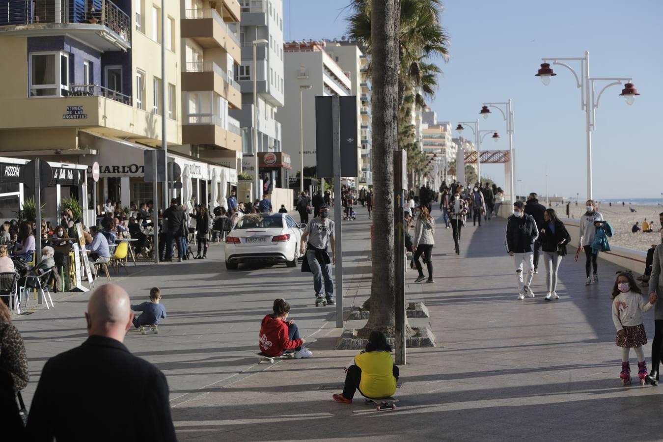 Ambiente en Cádiz horas antes del inicio de las nuevas restricciones