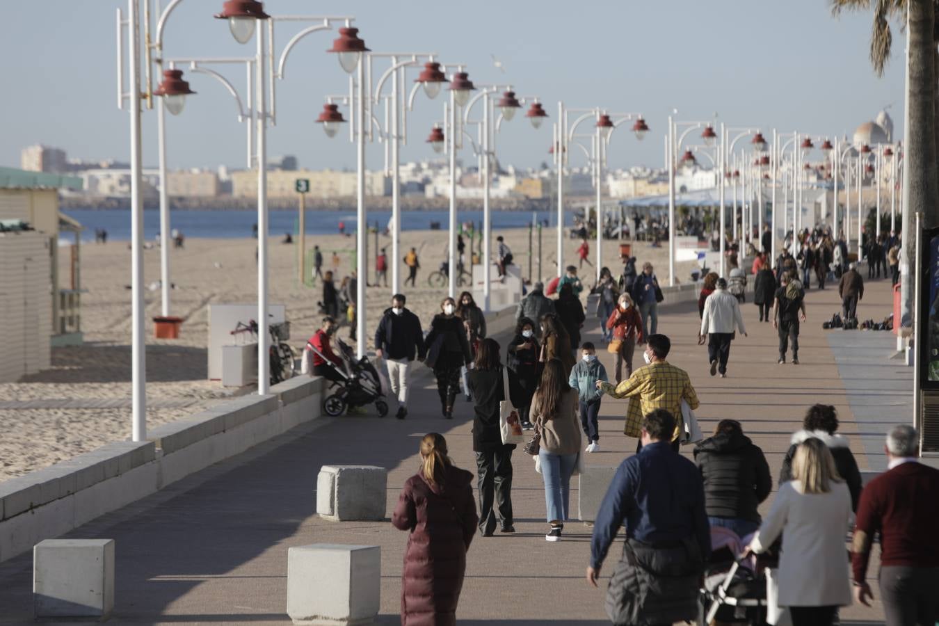 Ambiente en Cádiz horas antes del inicio de las nuevas restricciones