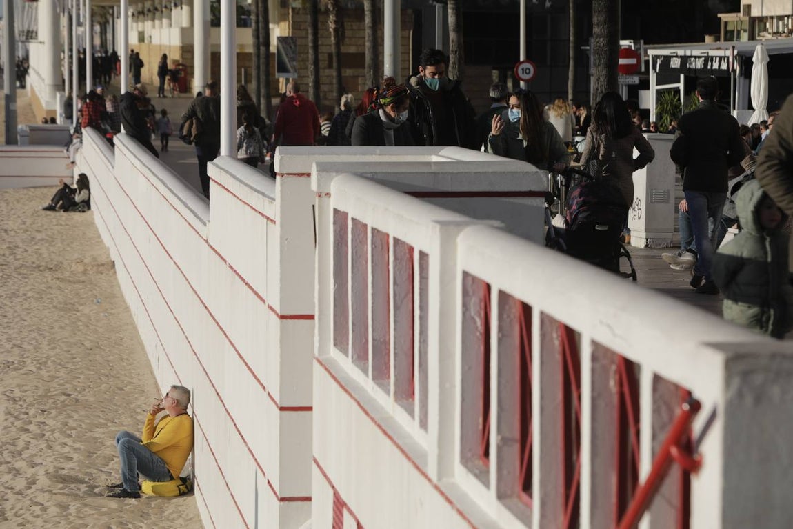 Ambiente en Cádiz horas antes del inicio de las nuevas restricciones