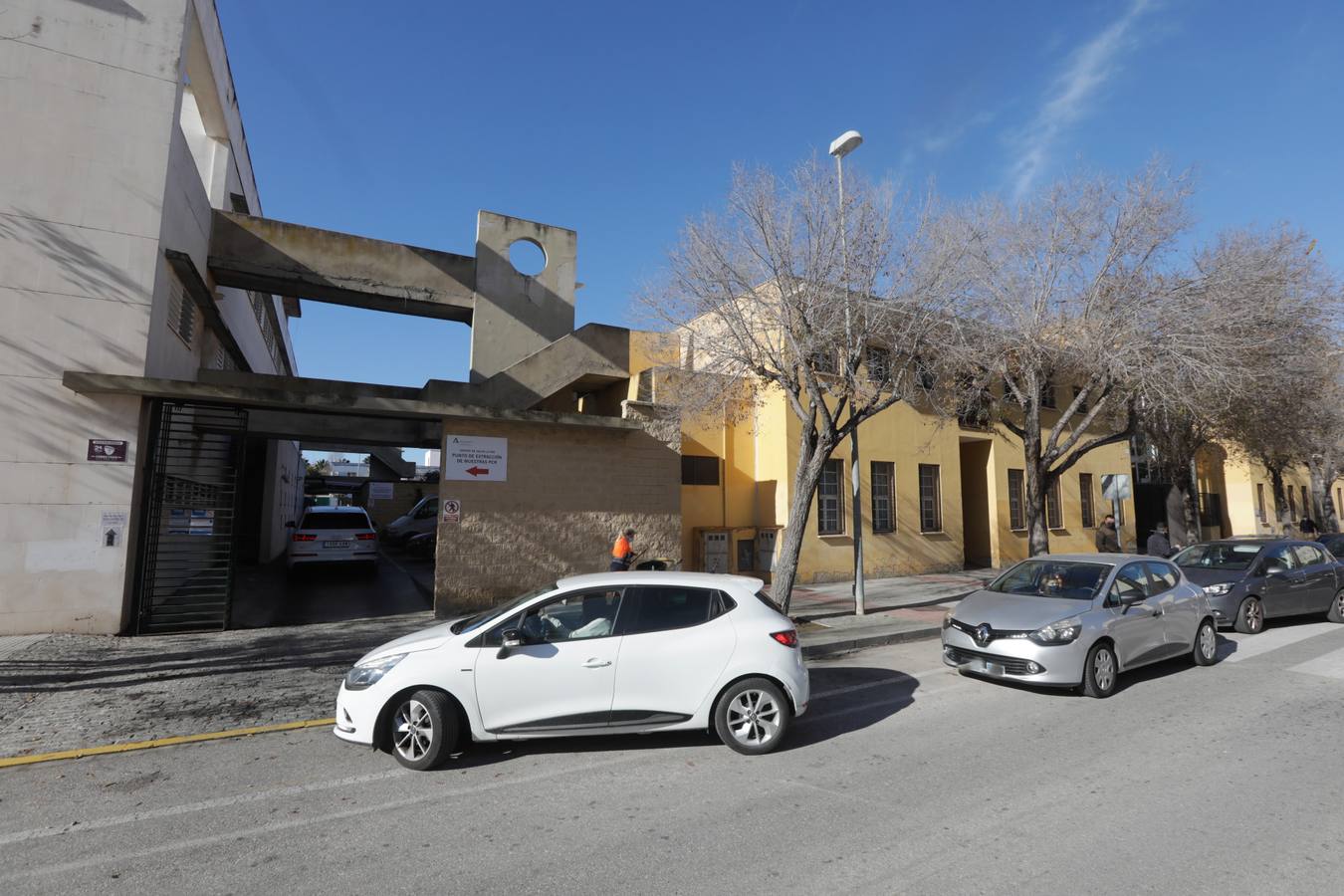 Pruebas PCR en el centro de salud de la barriada de la Paz de Cádiz