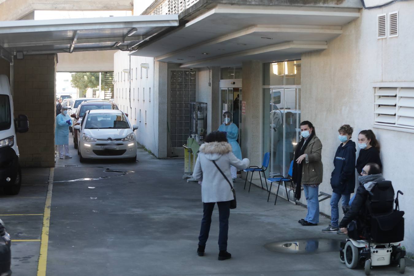 Pruebas PCR en el centro de salud de la barriada de la Paz de Cádiz