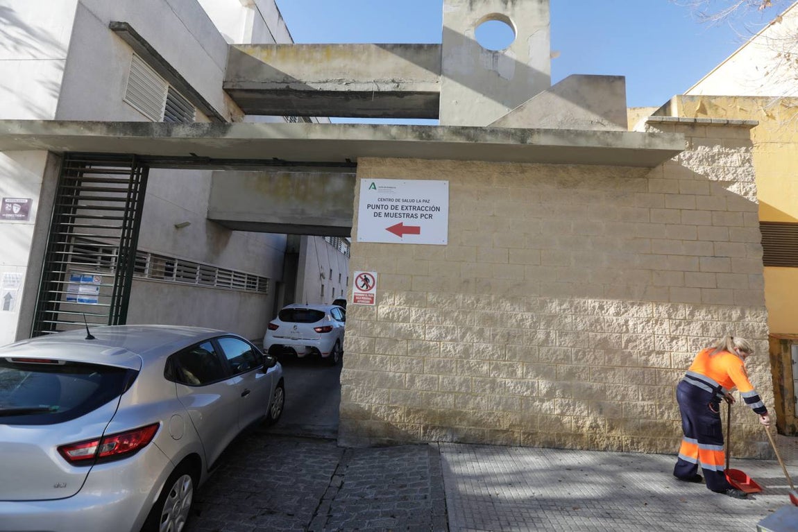 Pruebas PCR en el centro de salud de la barriada de la Paz de Cádiz