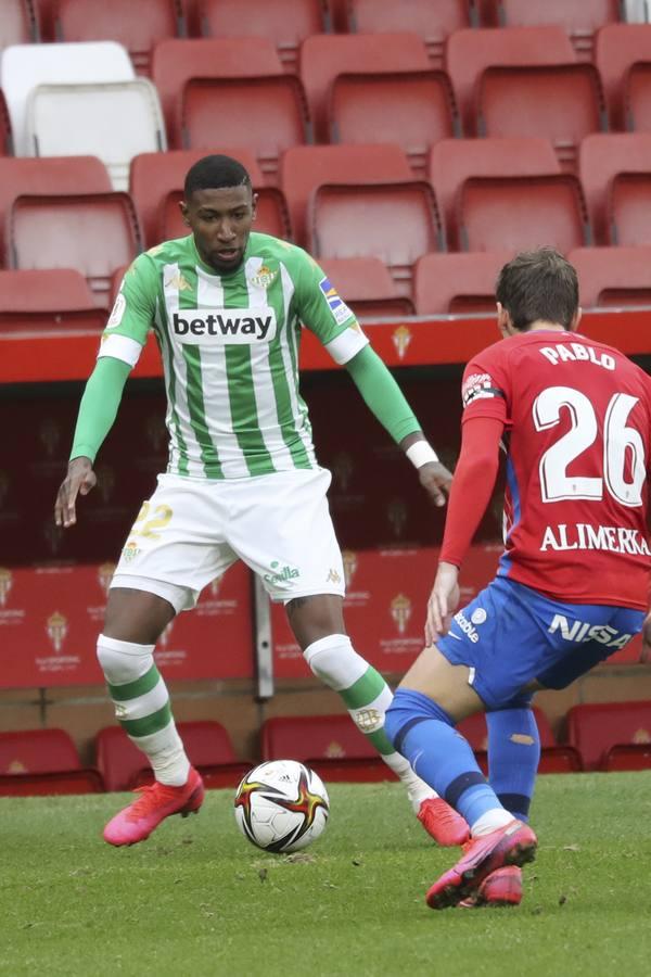 Las mejores imágenes del partido entre el Sporting de Gijón y el Betis (I)