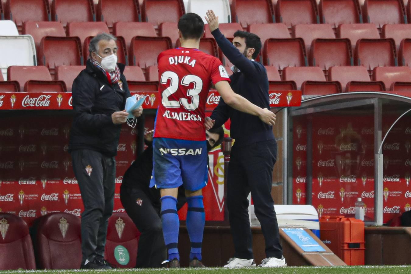 Las mejores imágenes del partido entre el Sporting de Gijón y el Betis (y II)