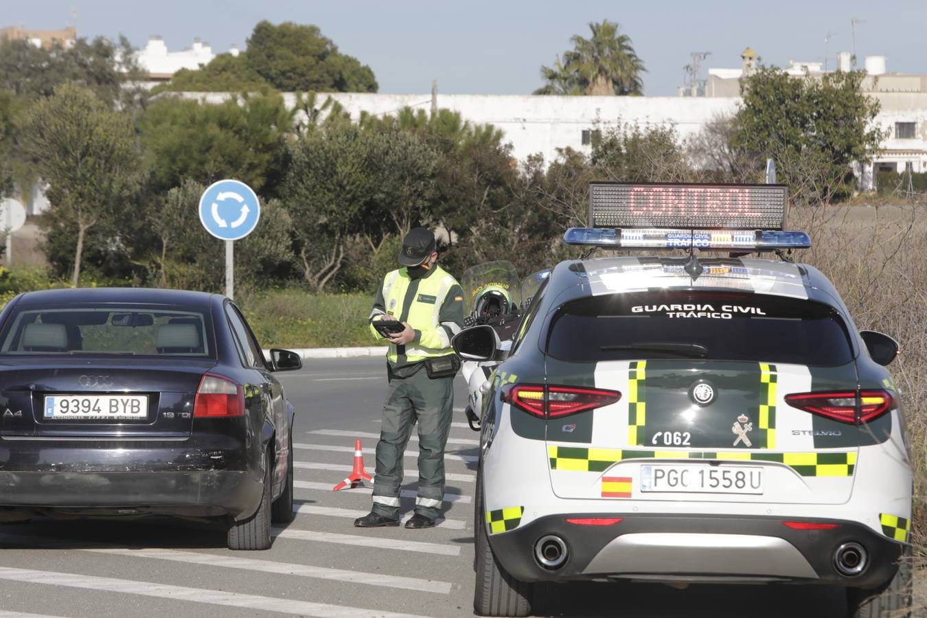 Fotos: La Guardia Civil controla el acceso a Sanlúcar