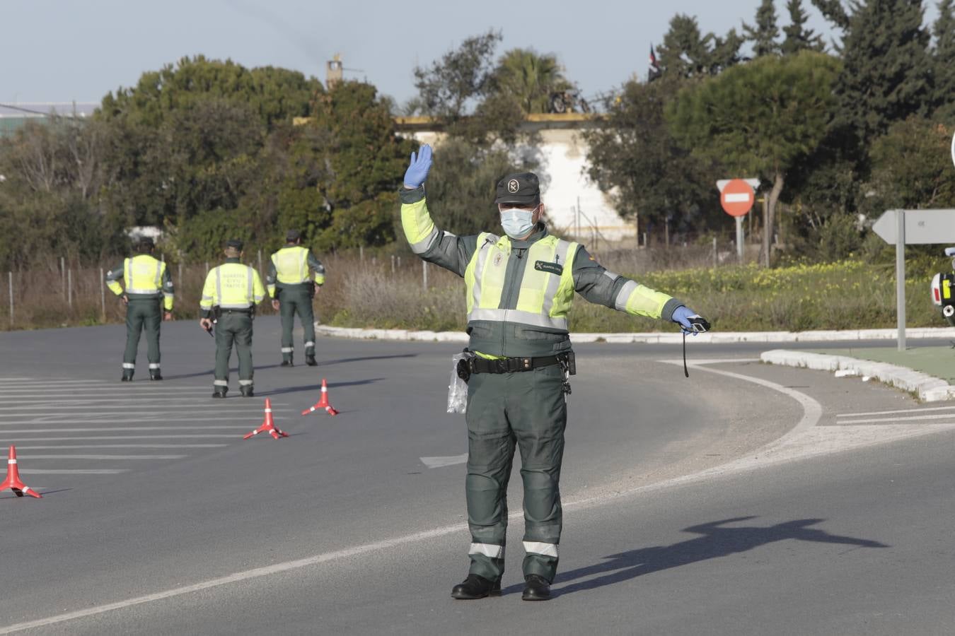 Fotos: La Guardia Civil controla el acceso a Sanlúcar