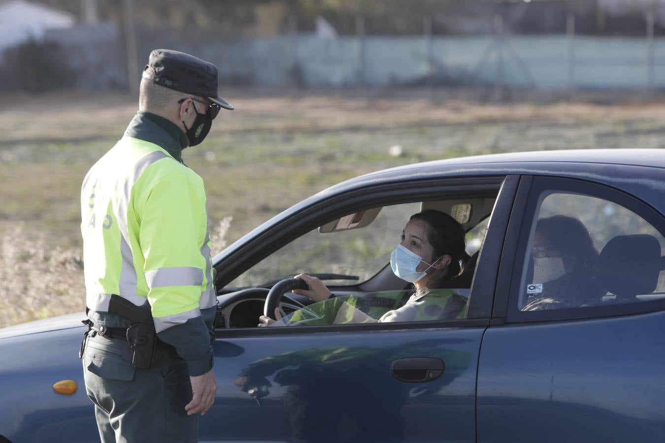 Fotos: La Guardia Civil controla el acceso a Sanlúcar