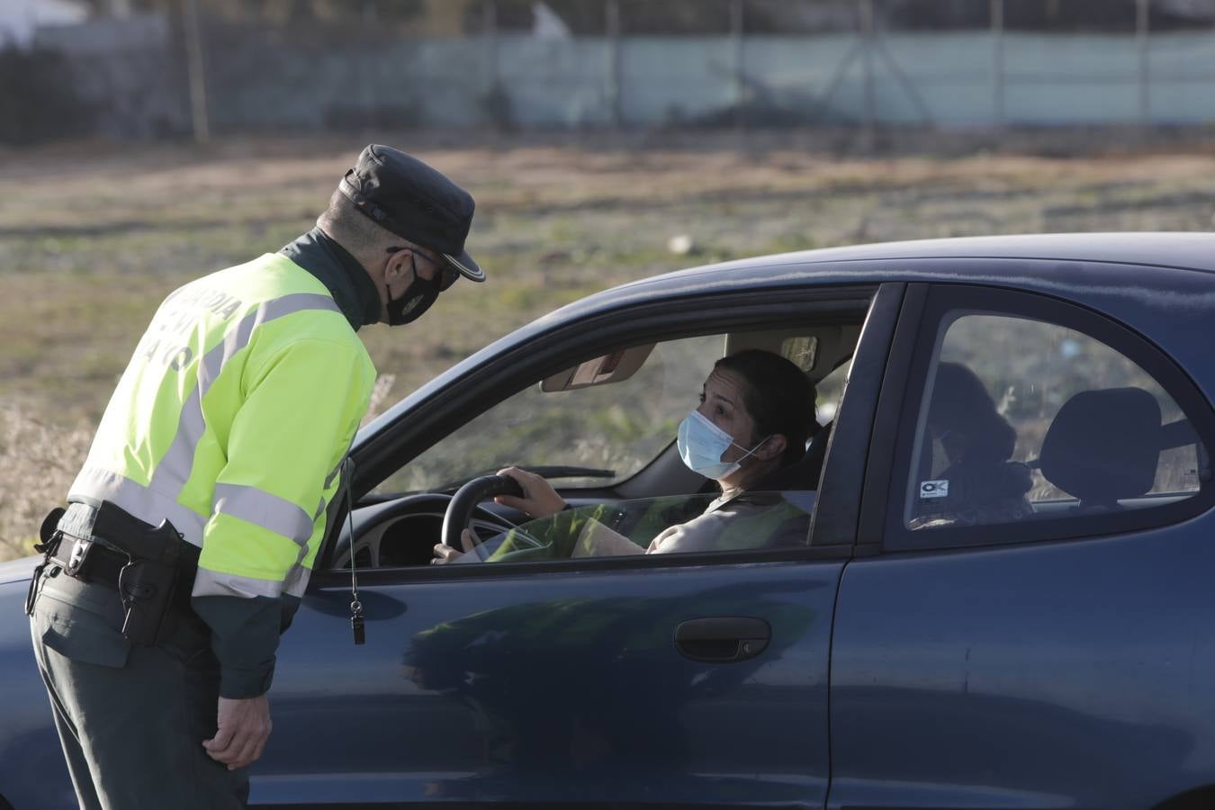 Fotos: La Guardia Civil controla el acceso a Sanlúcar