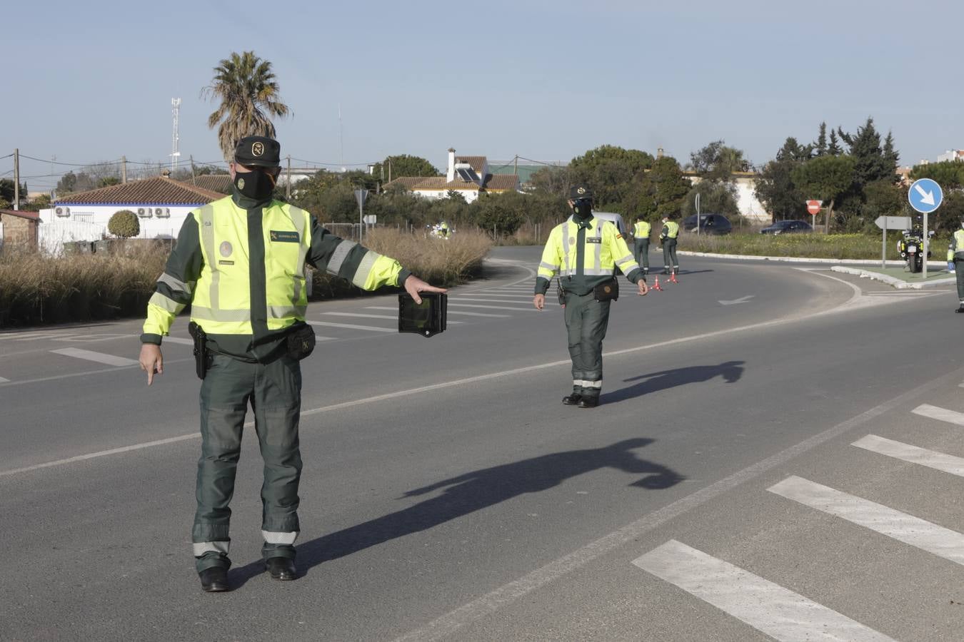 Fotos: La Guardia Civil controla el acceso a Sanlúcar