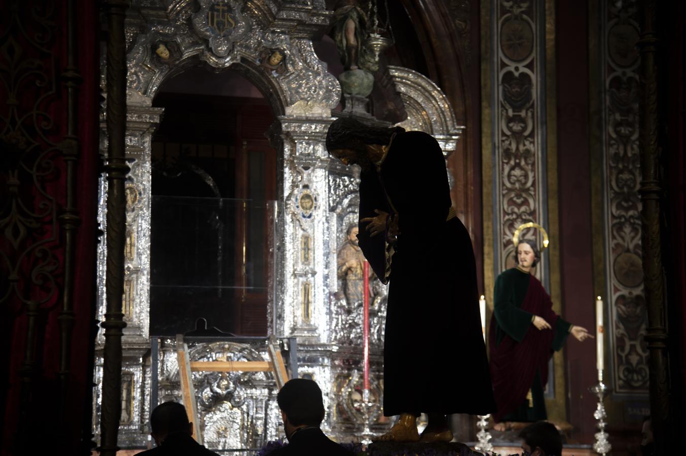 Subida del Señor de Pasión a su altar