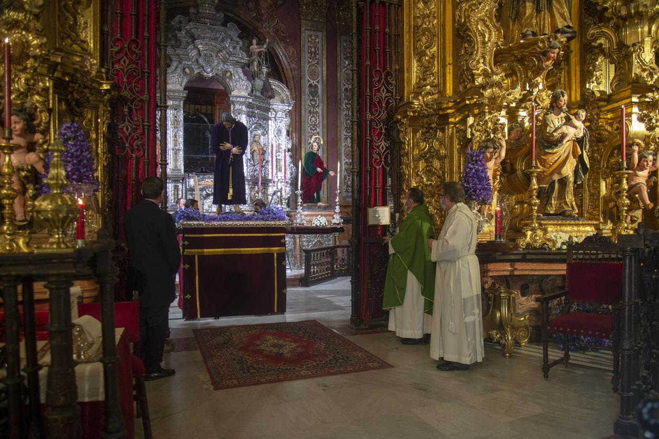 Subida del Señor de Pasión a su altar