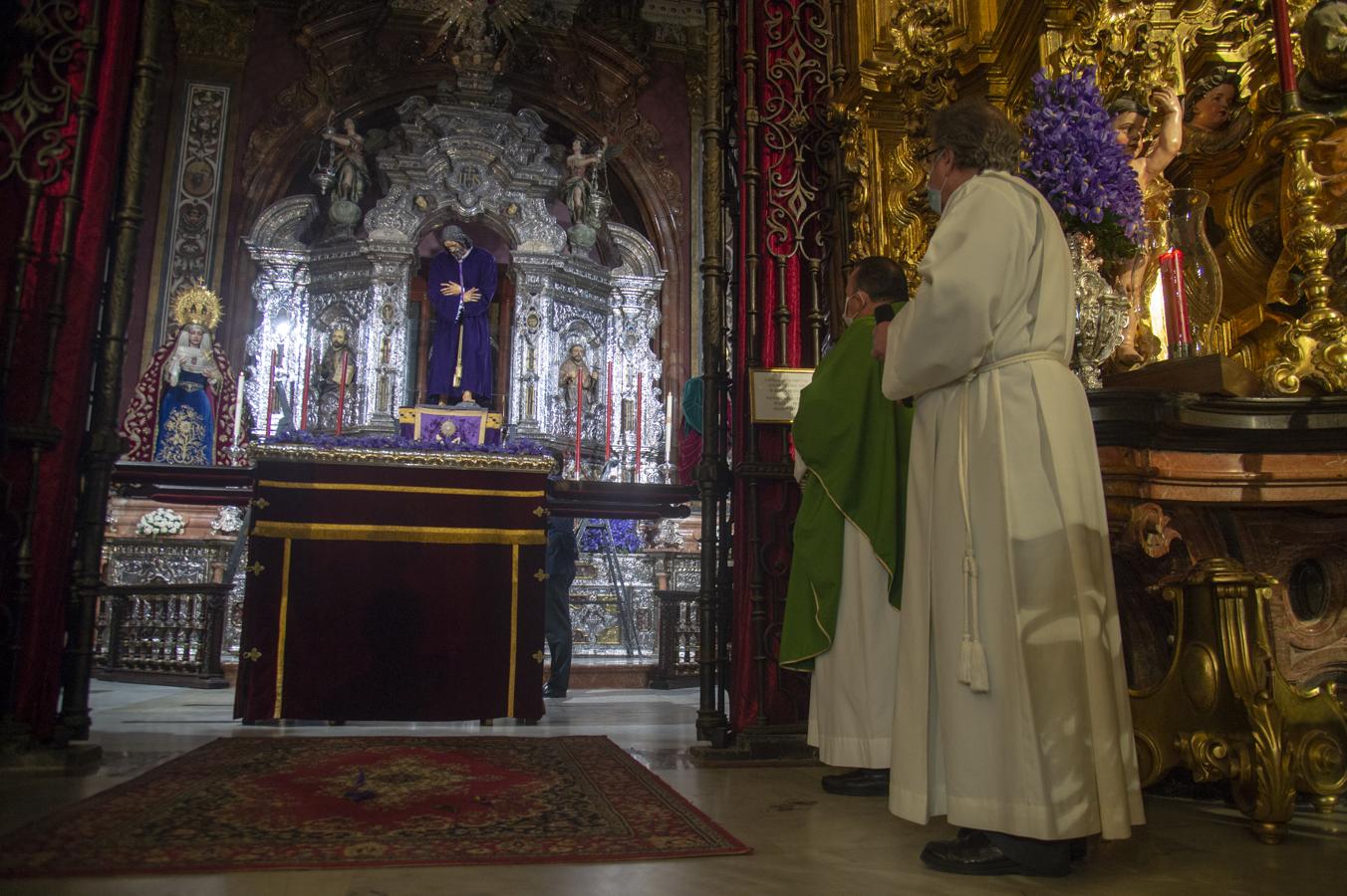 Subida del Señor de Pasión a su altar