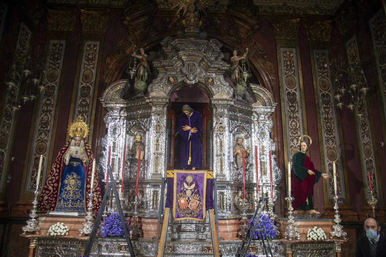 Subida del Señor de Pasión a su altar