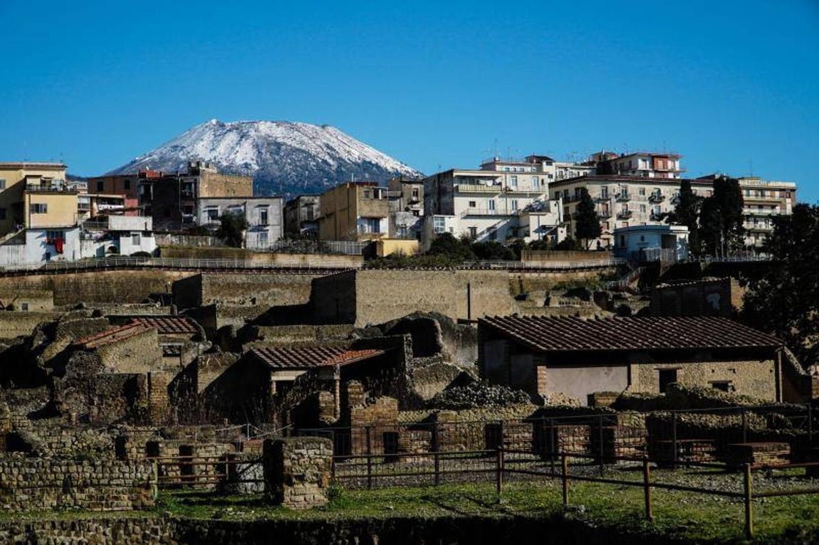 Testimonios. Como modernos corresponsales, los historiadores romanos Plinio el Viejo y Plinio el Joven, junto a Tácito, nos hicieron llegar desde esa fecha a nuestros días qué se vivió en esas ciudades romanas cuando se desencadenó la tragedia.