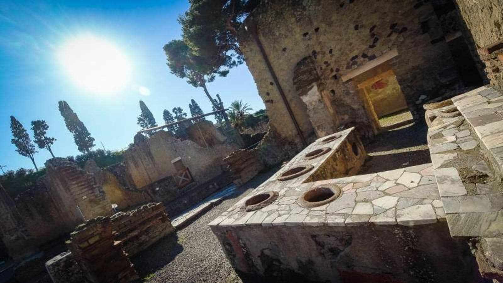 Un paseo por Herculano: la ciudad sepultada por el Vesubio junto a Pompeya reabre a pesar de la pandemia