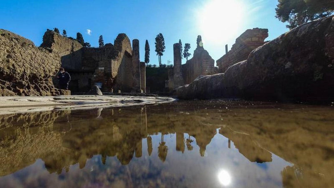 Sin escapatoria. Las excavaciones dieron con huecos en la ceniza que habían contenido restos humanos. Fueron rellenados con yeso líquido y se obtuvieron moldes que mostraban sorprendentemente lo que fueron los últimos instantes de la vida de los ciudadanos que no pudieron escapar de la erupción.