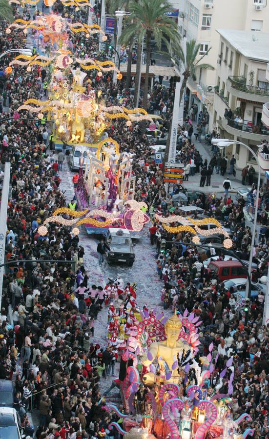 La Avenida, llena de gaditanos y visitantes